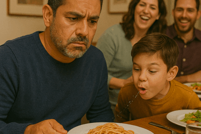 Mi sobrino escupió en mi plato durante la cena y dijo: “Papá dice que te lo mereces.” Todos rieron. Yo solo sonreí… sin saber que esa misma noche, una verdad enterrada por años pondría a toda mi familia en silencio.