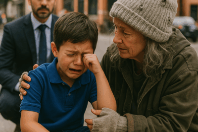 “Una mujer sin hogar vio a un niño llorando en plena calle y no dudó en acercarse para ayudarlo. Lo que ella no sabía era que, a pocos metros, un hombre elegante la observaba en silencio… y ese hombre era el padre millonario del pequeño. Lo que ocurrió después dejó a todos sin palabras: una historia que demuestra que la verdadera riqueza no siempre se mide en dinero, sino en compasión.”