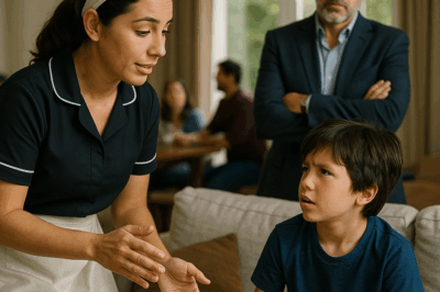 “Todas las niñeras renunciaban al hijo del millonario, nadie soportaba su carácter ni sus caprichos… hasta que llegó una humilde mucama, y lo que hizo cambió no solo al niño, sino también el corazón de su padre. Lo que comenzó como un simple trabajo doméstico terminó convirtiéndose en una historia de amor, redención y segundas oportunidades que dejó a toda la mansión —y al propio empresario— sin palabras.”