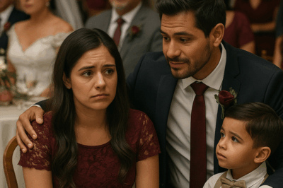 “Fue obligada a sentarse sola en la boda de su hermana, humillada frente a todos. Nadie quiso acompañarla, hasta que un padre soltero con su pequeño hijo se acercó y le susurró: ‘Actúa como si estuvieras conmigo’. Lo que comenzó como un gesto de compasión se convirtió en una historia que dejó a toda la familia sin palabras y reveló un secreto que cambiaría el rumbo de esa noche… y de sus vidas.”