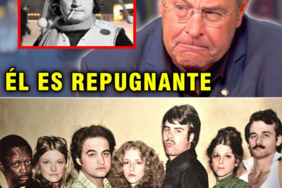 Después de toda una vida de lealtad, Dan Aykroyd confiesa a los 73 años el secreto más oscuro que rodeó a John Belushi y que nadie se atrevió a decir en público.